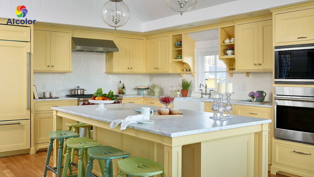 Ph&ograve;ng bếp t&ocirc;ng m&agrave;u v&agrave;ng nhạt kết hợp trắng