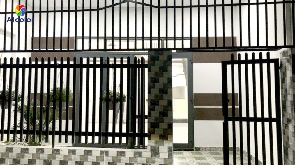 M&agrave;u đen ph&ugrave; hợp với những ng&ocirc;i nh&agrave; c&oacute; thiết kế đơn giản