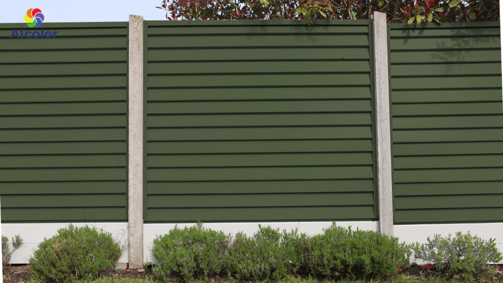 Gia chủ mệnh Mộc ph&ugrave; hợp với h&agrave;ng r&agrave;o m&agrave;u xanh